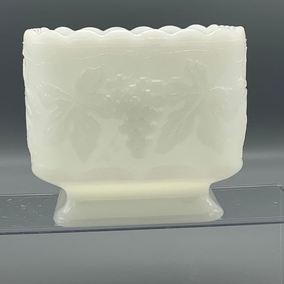 Vtg Milk Glass Footed Pedestal Candy Square Bowl Planter Grape Leaf Grannycore - Picture 5 of 8